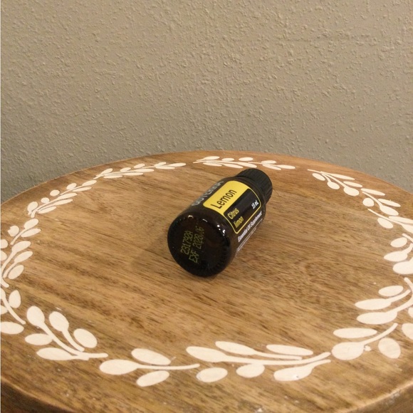doTERRA Lemon Essential Oil - Picture 3 of 4